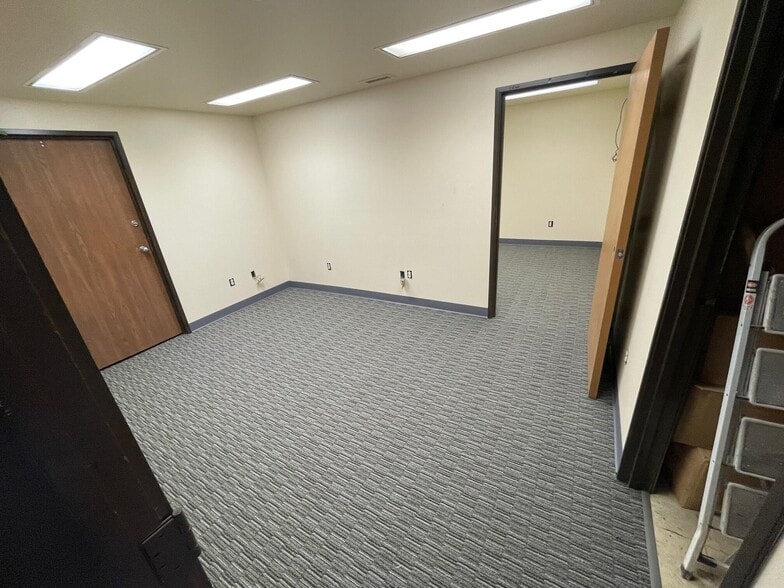 More Photos Of 59 Ecorse Rd, Ypsilanti Auto Repair For Sale