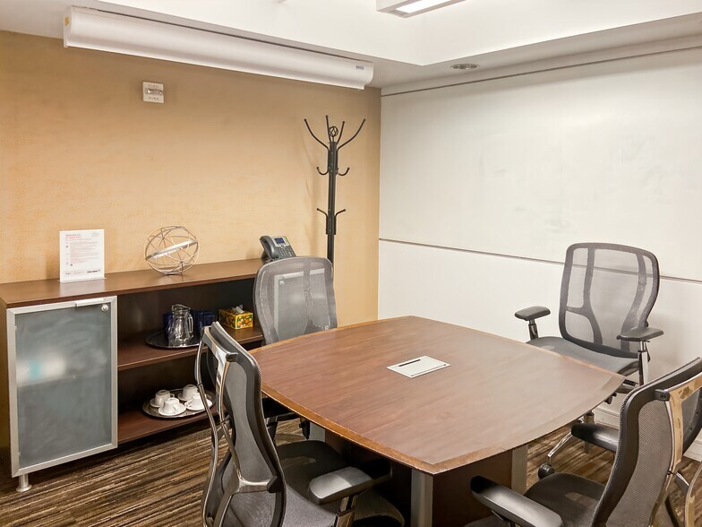More Photos Of 57 W 57th St, New York Coworking Space