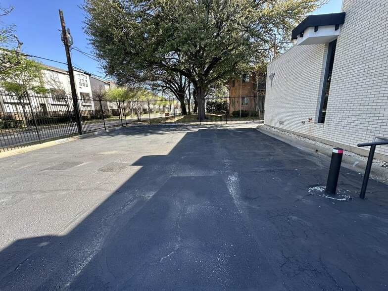 More Photos Of 3300 Douglas Ave, Dallas Storefront Retail Office For Lease