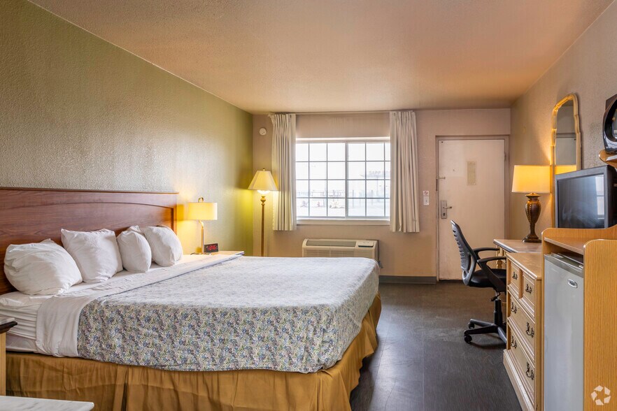 More Photos Of 201 Stagecoach Trl, Ogallala Hospitality For Sale