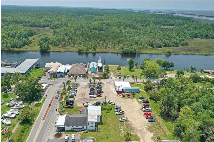 More Photos Of 69 Riverside Dr, Crawfordville Restaurant For Sale