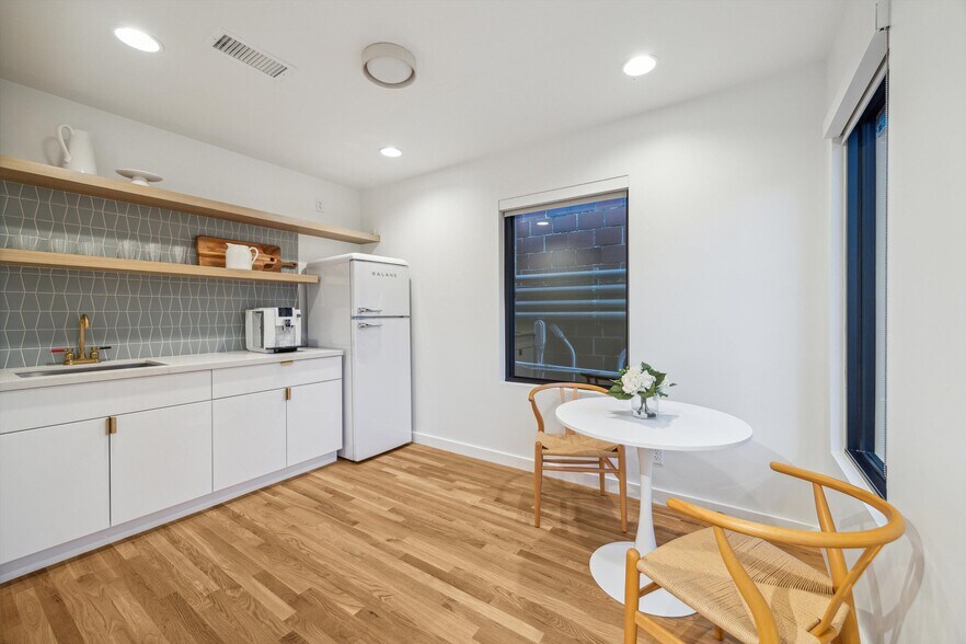 More Photos Of 2412 Bartlett St, Houston Loft Creative Space For Lease