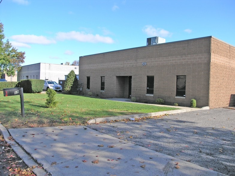 Primary Photo Of 59 Otis St, West Babylon Manufacturing For Lease