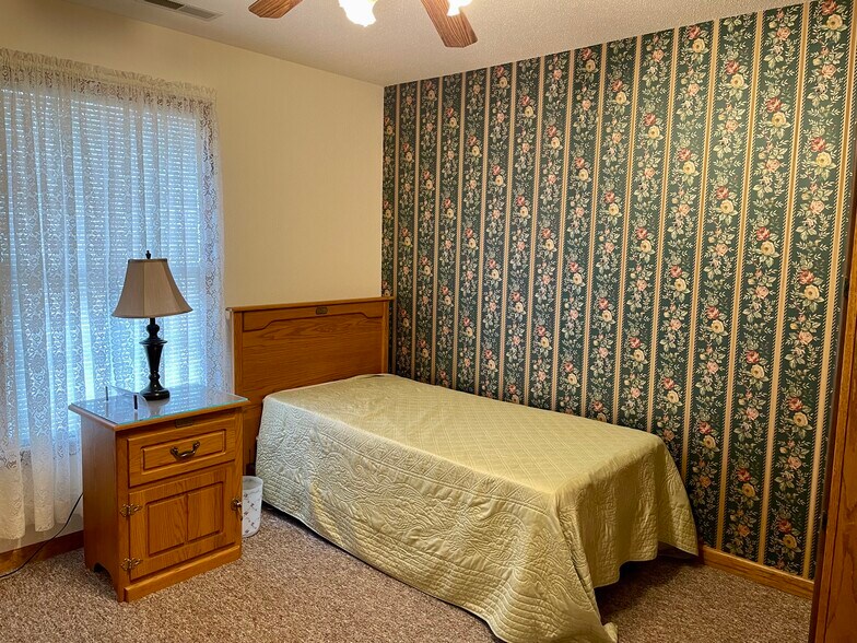 More Photos Of 410 Sunset Dr, Vandalia Apartments For Sale