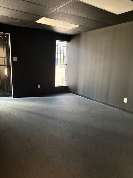 More Photos Of 7999 Hansen Rd, Houston Unknown For Lease