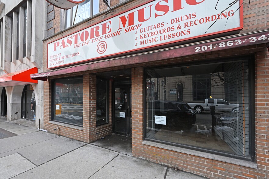 More Photos Of 507 32nd St, Union City Storefront Retail Office For Sale