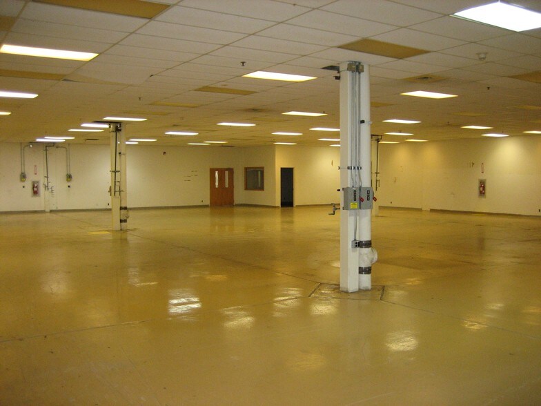 More Photos Of 3501 Island Ave, Philadelphia Light Manufacturing For Lease