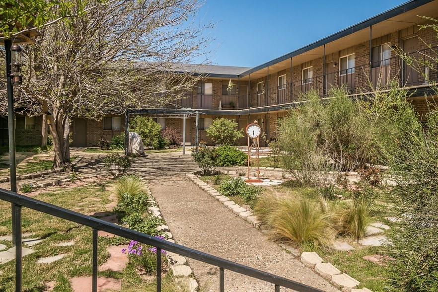 More Photos Of 1031 N Sumner St, Pampa Apartments For Sale