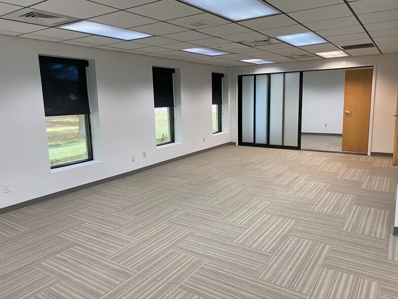 More Photos Of 20 Commercial St, Branford Research And Development For Lease