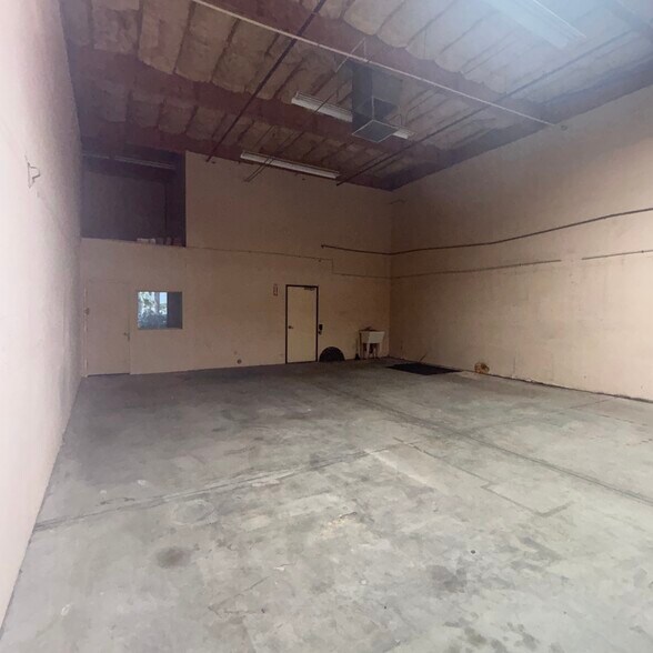 More Photos Of 46341 Commerce St, Indio Warehouse For Lease