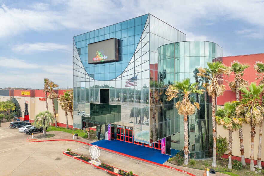 More Photos Of 13700 Beechnut St, Houston Industrial For Sale