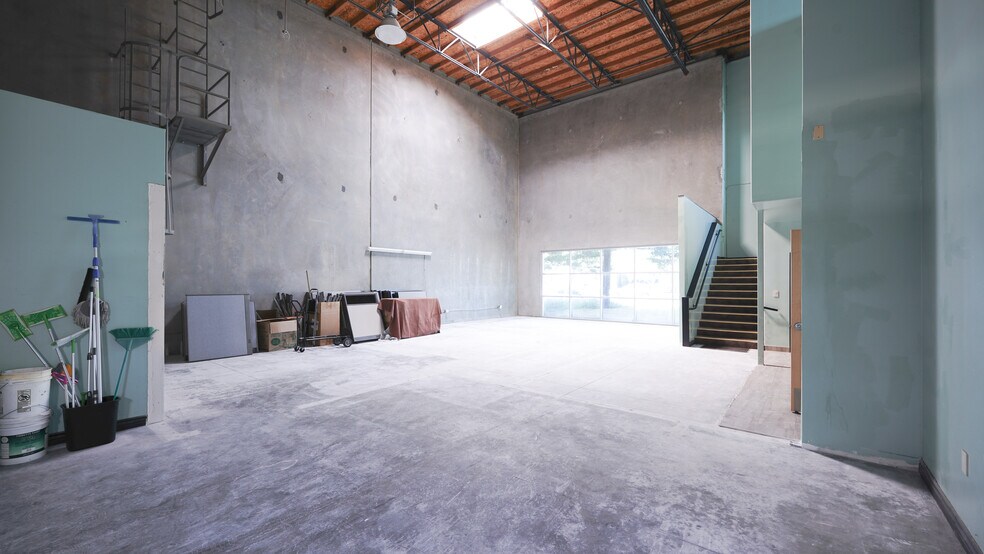 More Photos Of 2848 Columbia St, Torrance Light Manufacturing For Lease