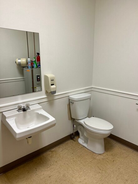 More Photos Of 37 Industrial Blvd, Paoli Light Manufacturing For Lease