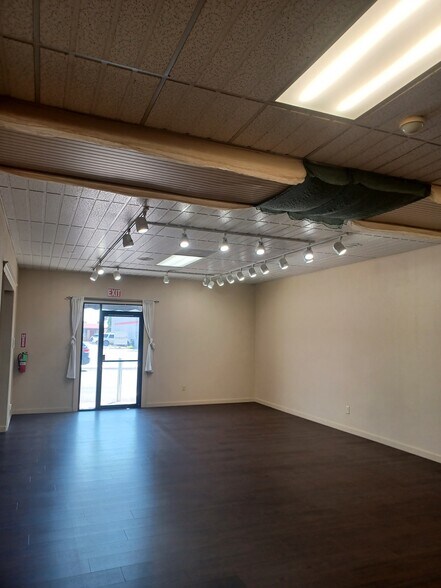 More Photos Of 4035 S 6th St, Klamath Falls General Retail For Sale
