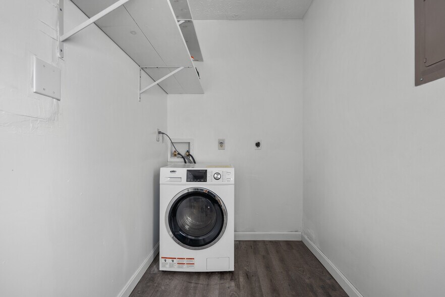 More Photos Of 238 E King St, Strasburg Storefront For Sale