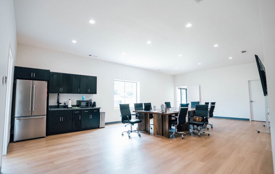 More Photos Of 1679 Lee Road 10, Auburn Warehouse For Lease