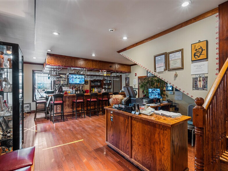 More Photos Of 1495 Farmington Ave, Pottstown General Retail For Sale