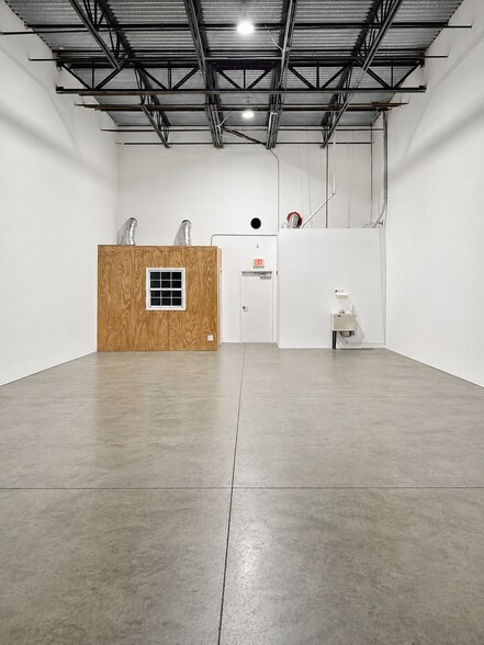 More Photos Of 6901-6945 NW LTC Pky, Port Saint Lucie Warehouse For Lease