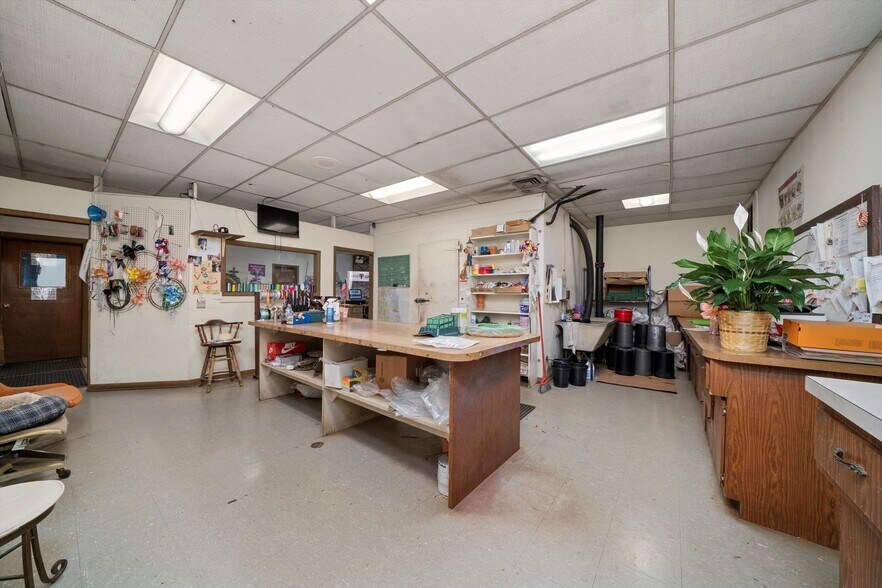 More Photos Of 7117 S Roberts Rd, Bridgeview Garden Center For Sale