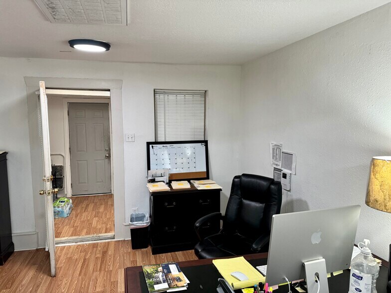 More Photos Of 5737 Burwell St, Houston Office Residential For Sale