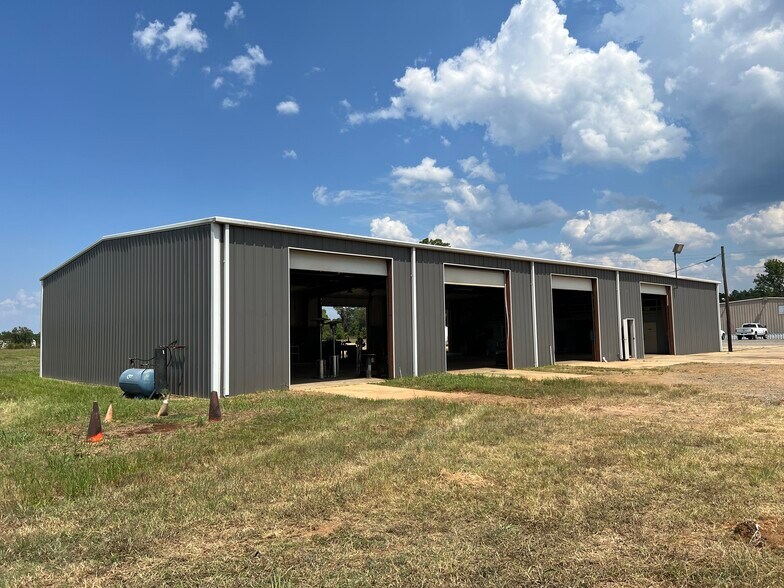 More Photos Of 173 Porterville Rd, Sarepta Industrial For Lease