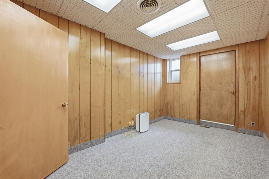 More Photos Of 29 Jarvis St, Fort Erie Office For Sale