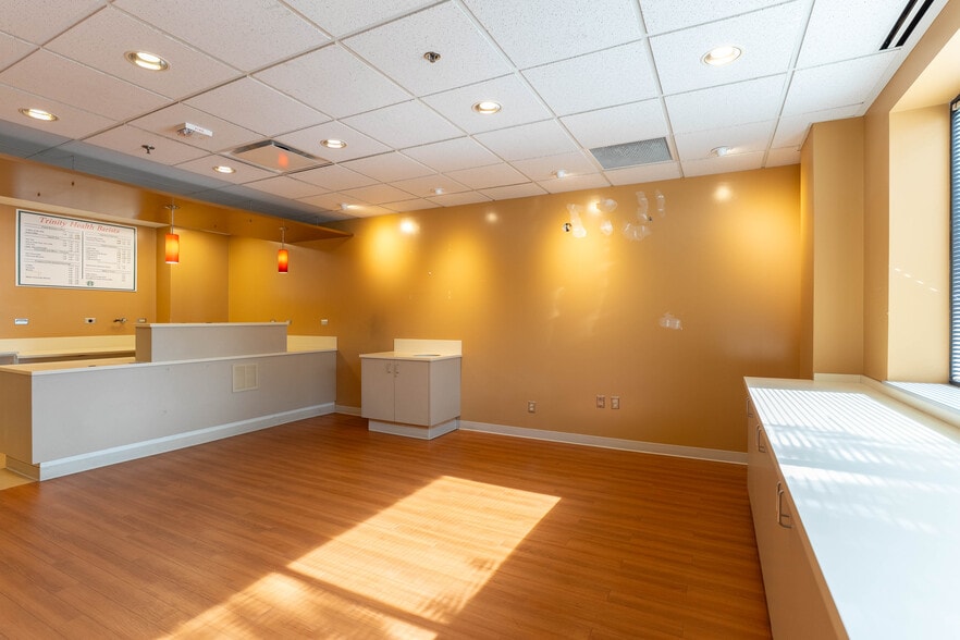 More Photos Of 20255 Victor Pky, Livonia Loft Creative Space For Lease