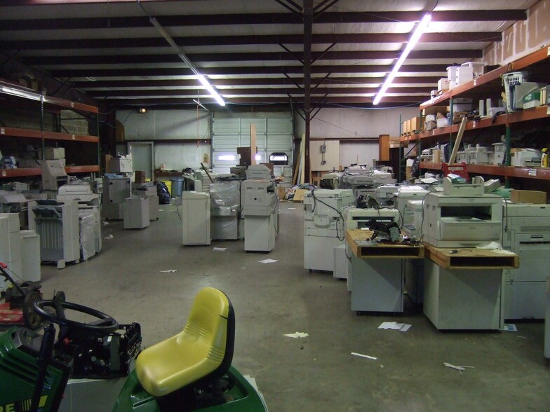 More Photos Of 4919 Plaza West, Texarkana Warehouse For Lease