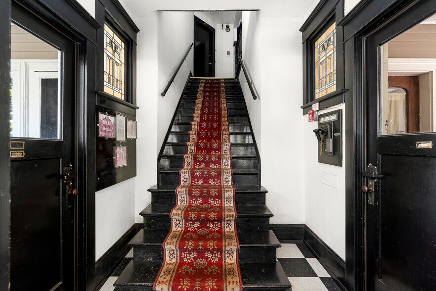 More Photos Of 714-716 NW 24th Pl, Portland Apartments For Sale