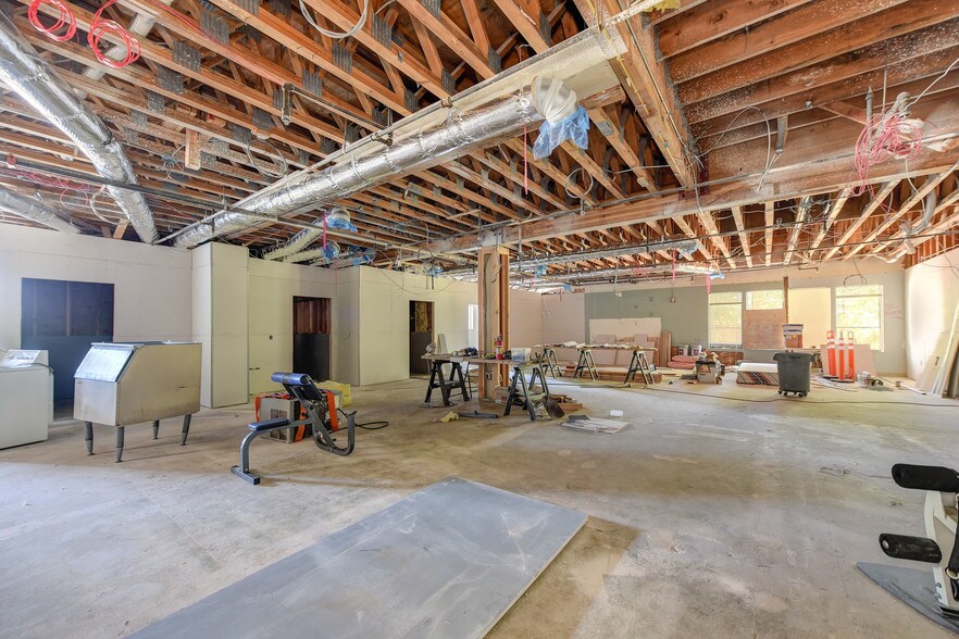 More Photos Of 4718-4740 Engle Rd, Carmichael Loft Creative Space For Lease