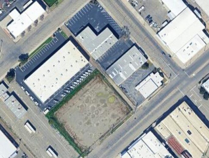 More Photos Of 211 M St, Fresno Service For Sale