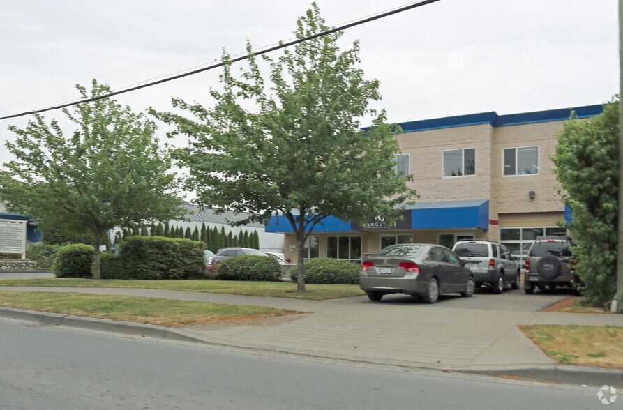 More Photos Of 937 Dunford Ave, Langford Light Distribution For Lease