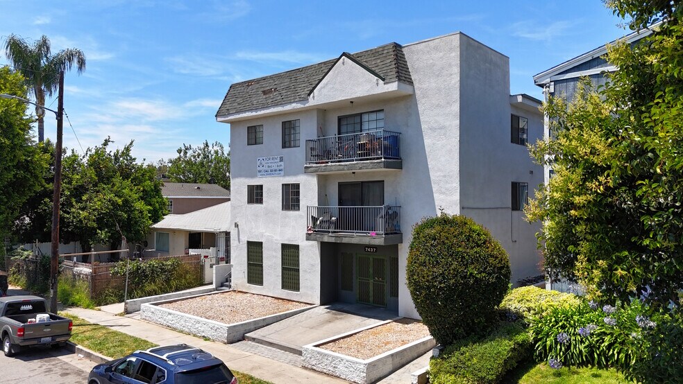 More Photos Of 7437 Haskell Ave, Van Nuys Apartments For Sale