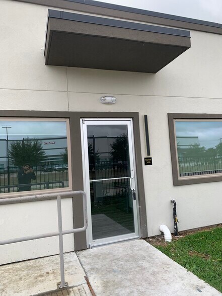 More Photos Of 8815 West Rd, Houston Unknown For Lease