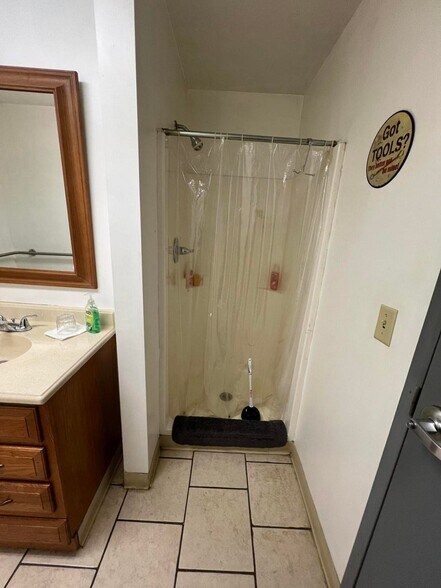 More Photos Of 14617 Kettlersville Rd, Wapakoneta Light Distribution For Sale