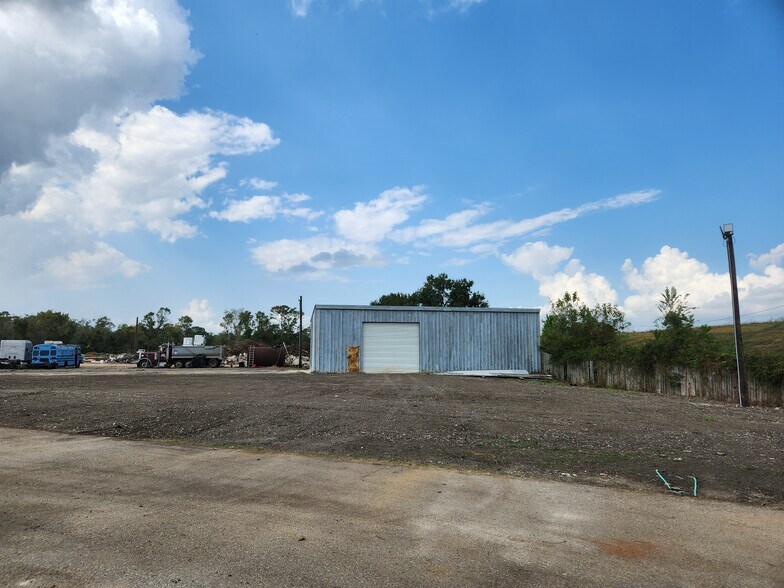 More Photos Of 8627 E Mt Houston Rd, Houston Warehouse For Lease