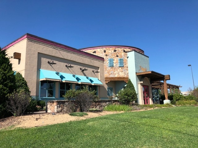 More Photos Of 3080 Iowa St, Lawrence Restaurant For Lease