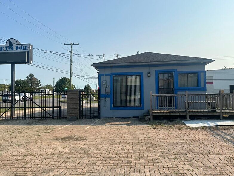 More Photos Of 24056 Pilgrim, Redford Township Medical For Lease