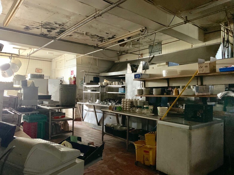 More Photos Of 101 Montauk Hwy, Lindenhurst Restaurant For Sale