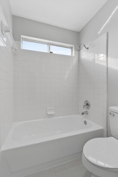 More Photos Of 113 Holmstrom St, Hutto Specialty For Sale