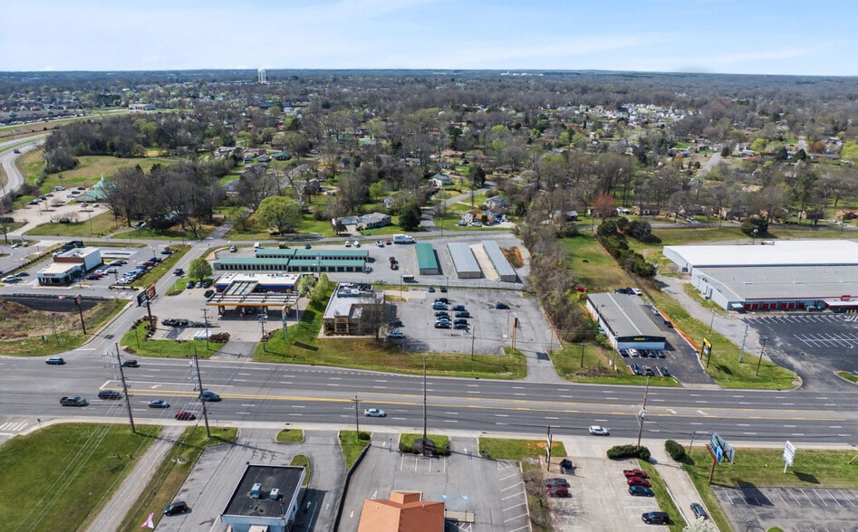 More Photos Of 1826 Fort Campbell Blvd, Clarksville General Retail For Lease