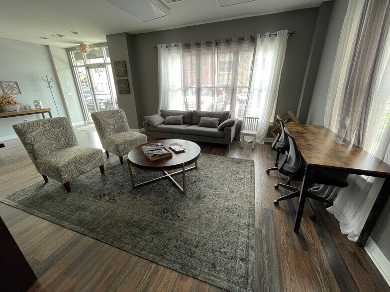 More Photos Of 955 W Wade Hampton Blvd, Greer Office For Lease