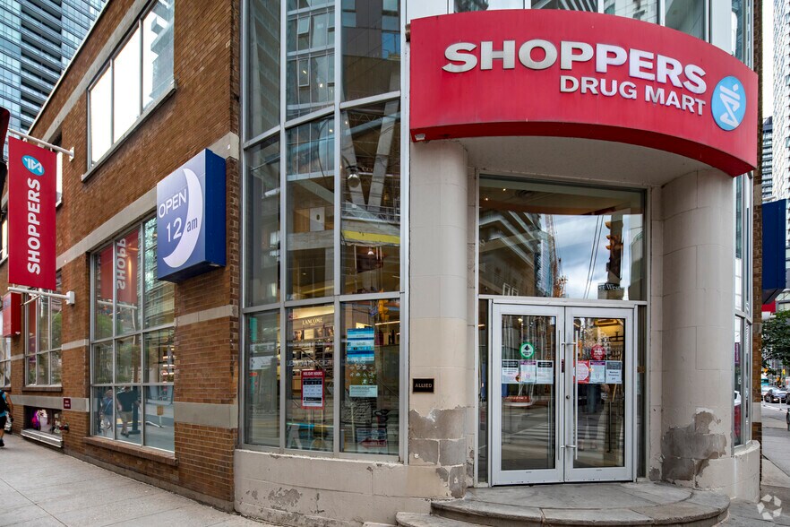 More Photos Of 388 King St W, Toronto General Retail For Sale