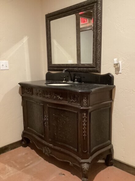 More Photos Of 189 Broadway St, Alba Storefront Retail Office For Sale