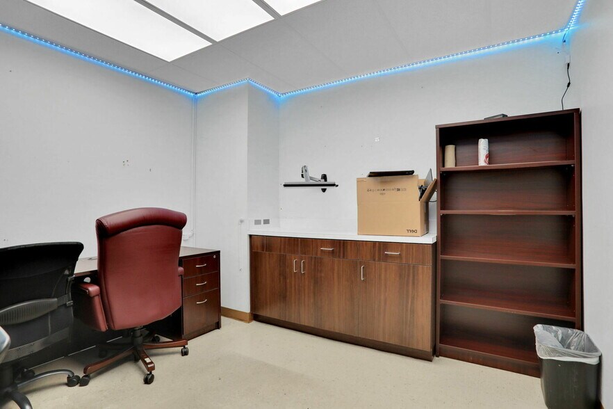 More Photos Of 1712-1736 University Blvd S, Jacksonville Medical For Sale