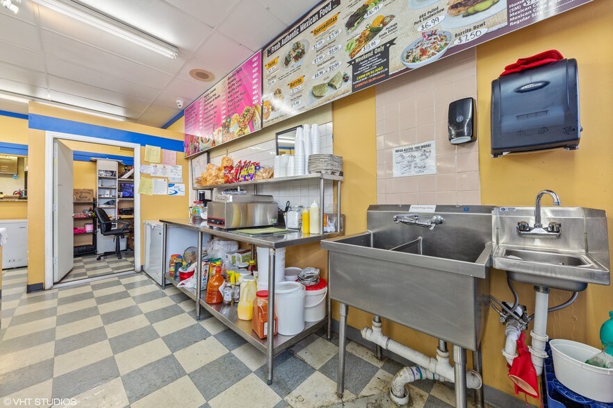 More Photos Of 8031-8039 W 87th St, Hickory Hills Freestanding For Lease