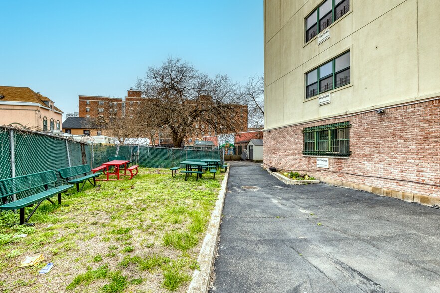 More Photos Of 311 Beach 53rd St, Far Rockaway Apartments For Sale