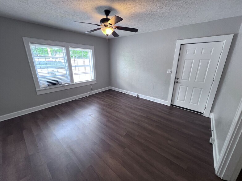 More Photos Of 419 Belmont Ave, Shelbyville Multifamily For Sale