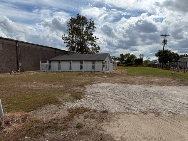 More Photos Of 2531 S Bypass 35, Alvin Freestanding For Lease