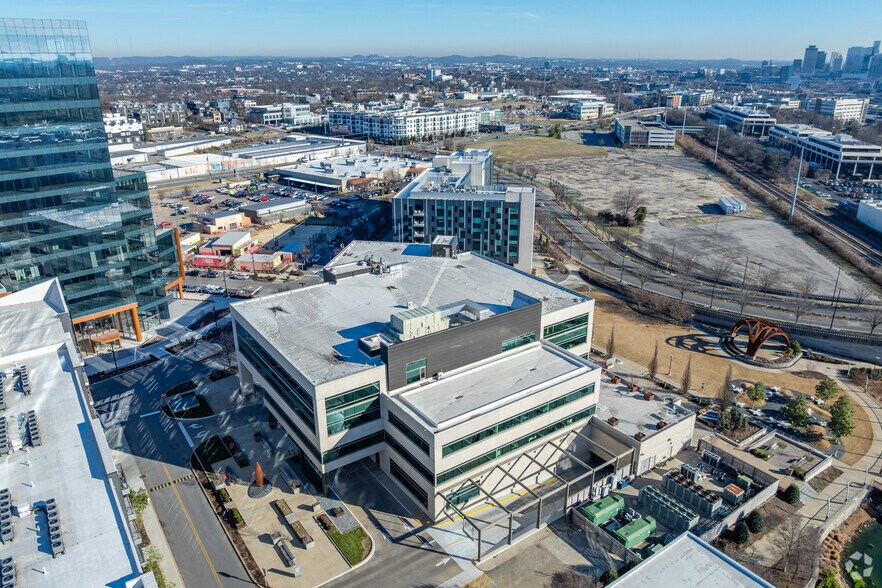 More Photos Of 8 City Blvd, Nashville Office For Lease